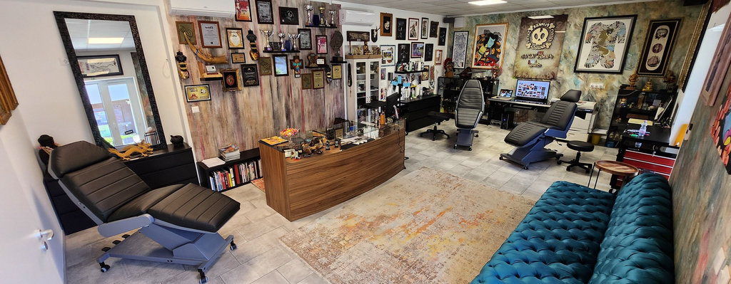A Pinker Tattoo Studio modern belső tere